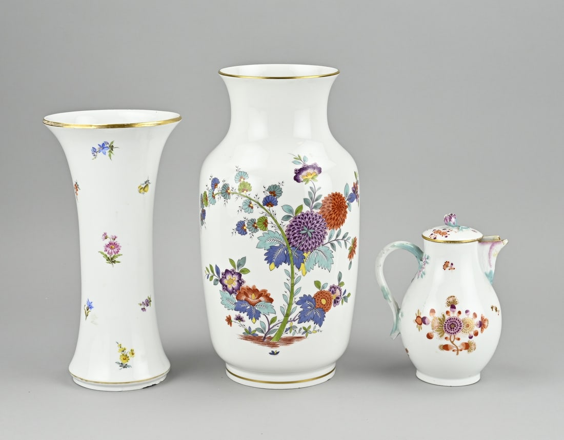 Lot Meissen (3x): Three parts German Meissen porcelain. 1x Narrow vase Knauf period, chips bottom edge. 1x Baluster vase, circa 1980, glued. 1x Marcolini jug, circa 1800, damaged. Size: 16 - 29 cm. In