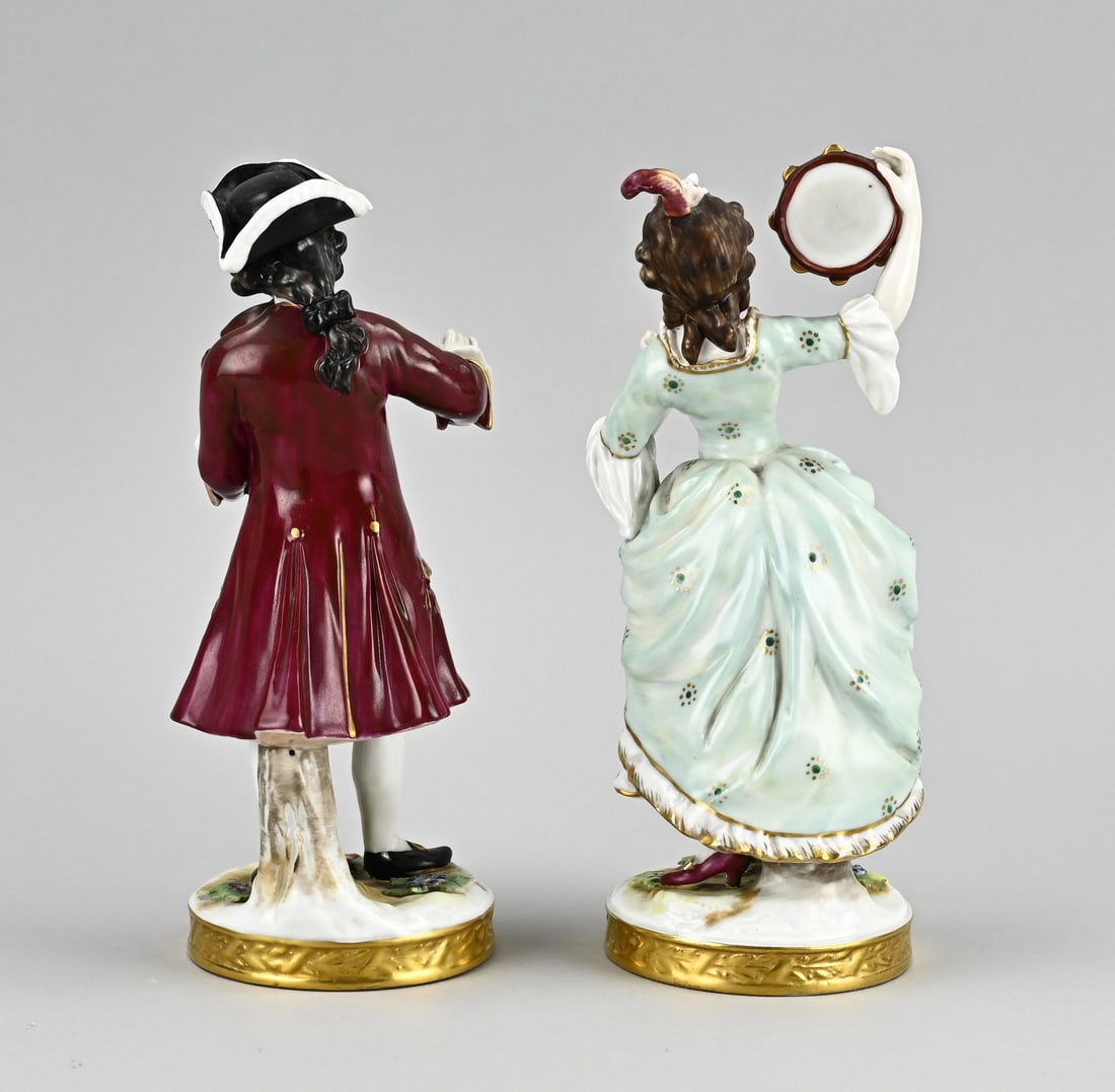 2x Porcelain statue - 2