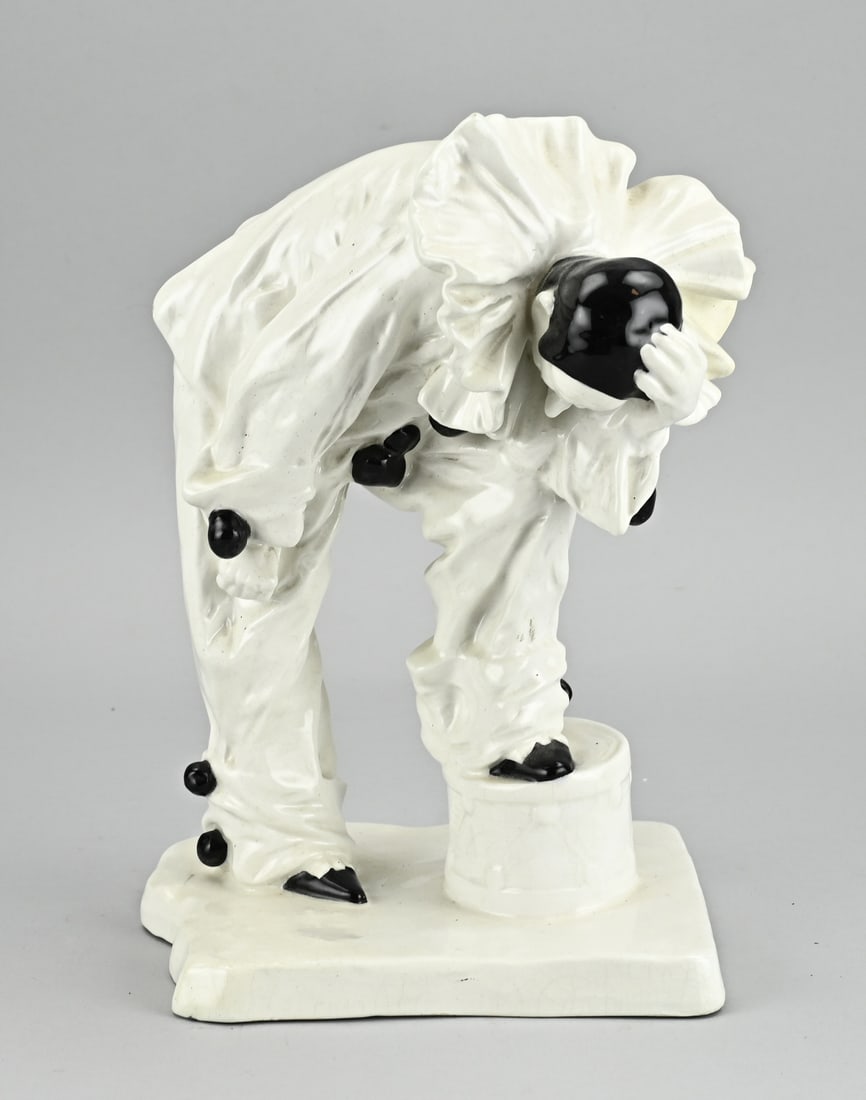 Pierrot statue, 1930: Antique ceramic pierrot statue. Marked: Graniton Czechoslowakija. Size: 31 cm. In good condition.