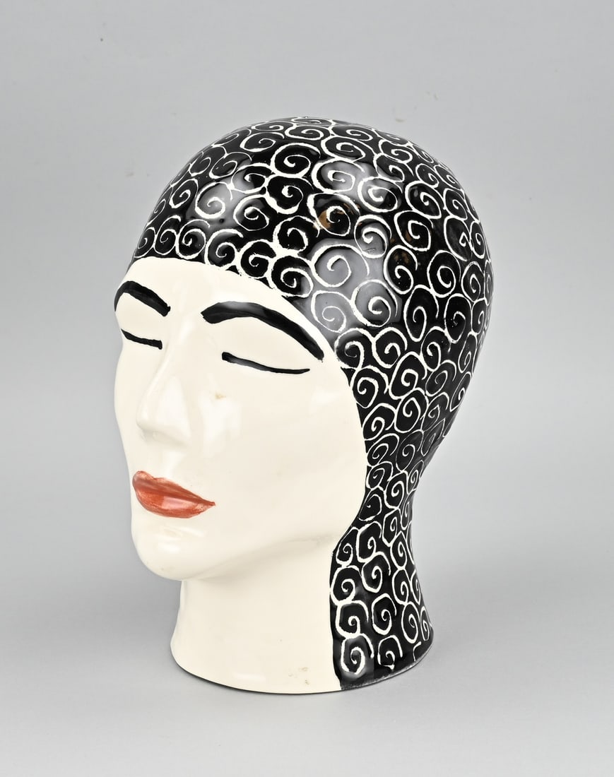 Ceramic head, H 28 cm.: Polychrome ceramic lady's head. 20th century. Unmarked. Dimensions: H 28 cm. In good condition.