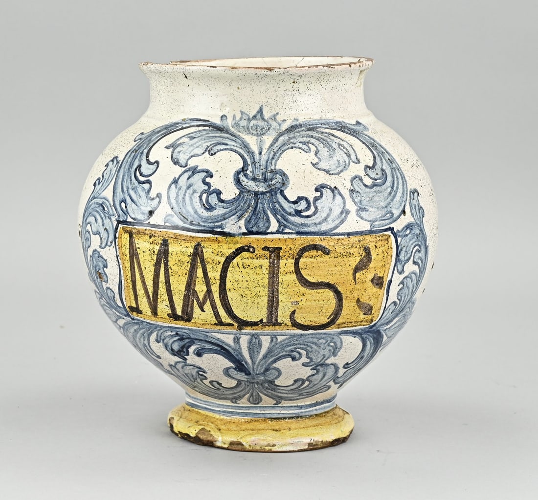 Italian albarello: 17th - 18th Century polychrome fayence Italian Renaissance Albarello Macis". Edge damage. Dimensions: 21 x 17.5 cm. In good condition. "