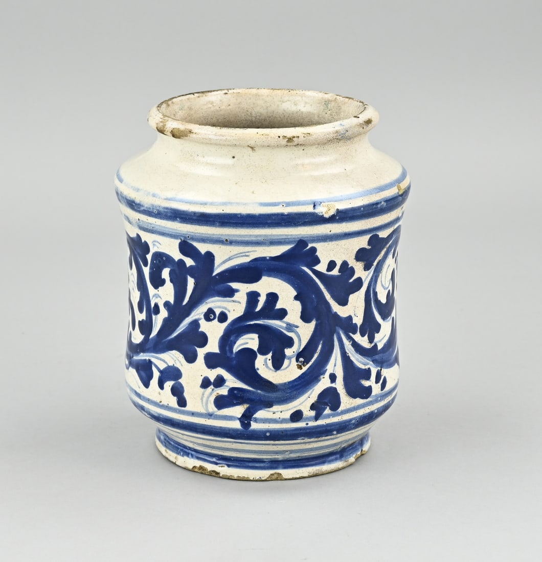 Italian albarello: 17th - 18th Century Italian majolica albarello. Renaissance, with vine decoration. Dimensions: H 16 cm. In good condition.