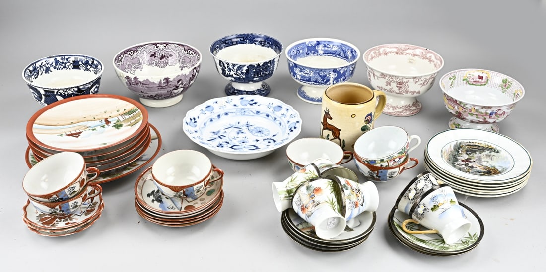 Box of porcelain/earthenware: Box full of various pottery and porcelain. Including; Japanese cups + saucers, cupboard bowls, plates etc. 19th - 20th century. In good condition.