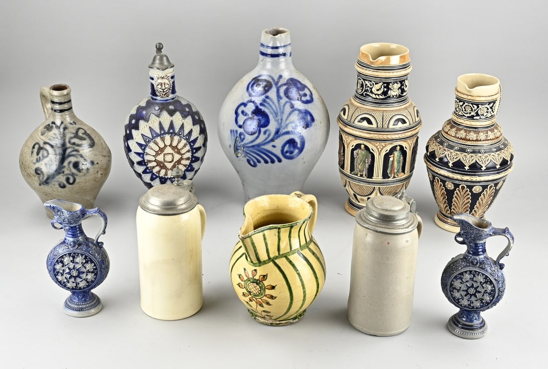 Lot of German pottery/stoneware: Lot with ten pieces of antique German stoneware. Among others Westerwald. Various. One jug slightly damaged. Dimensions: 26 - 40 cm. In good condition.