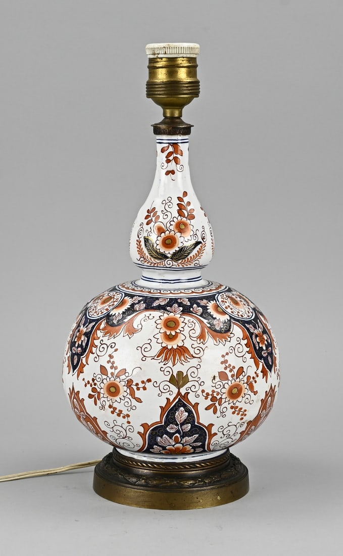 Delft vase lamp, H 33 cm.: Antique Delft Doré vase lamp (with knob vase). Dimensions: H 33 cm. In good condition.
