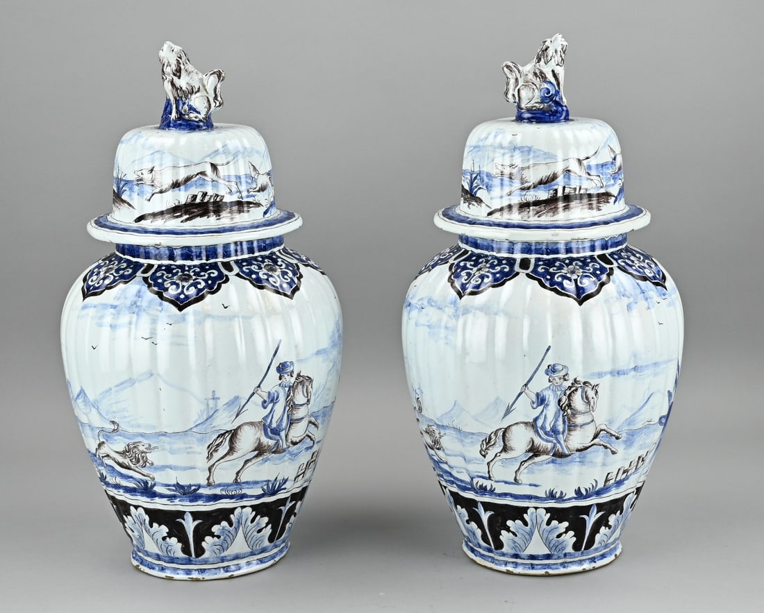 Pair of antique lidded vases, H 44.5 cm.: Two antique polychrome faience covered vases with rider on horseback decoration. With bottom mark. Dimensions: H 44.5 cm. In good condition.