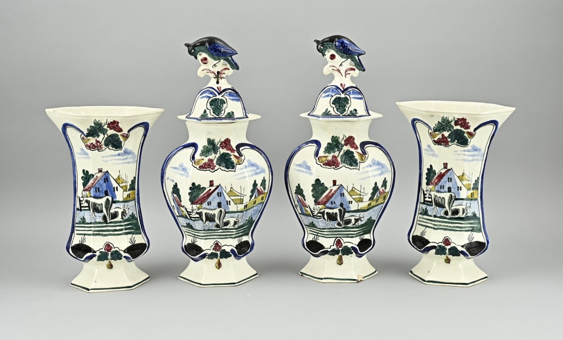 4-piece Delft cabinet set, H 25 - 34 cm.: 4-piece antique polychrome Delft faience cabinet set with farm + cows decor. Dimensions: H 25 - 34 cm. In good condition.