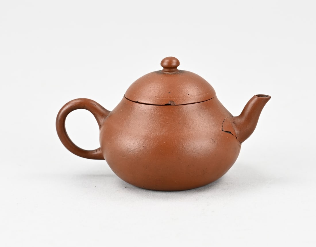 Yixing teapot Ø 5.6 cm. (1 of 2)