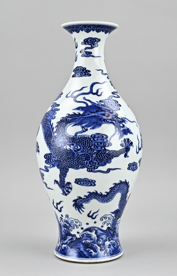 Chinese dragon vase, H 40 cm. (1 of 3)