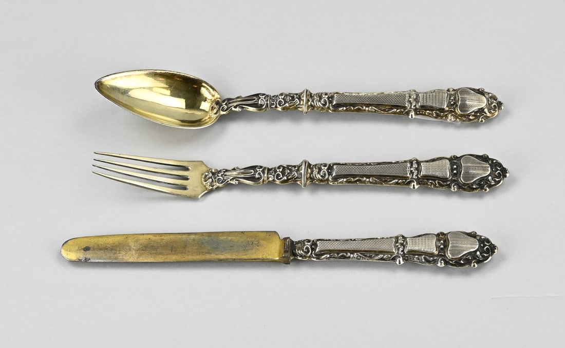 Silver travel cutlery: Antique beautiful silver travel cutlery, 13 Loth, 812/000, with contoured handle decorated with curl and guilloche decoration. Partly gilded. Stamped: AB, Vienna, 1844, Austria. 20.5-21cm. Total