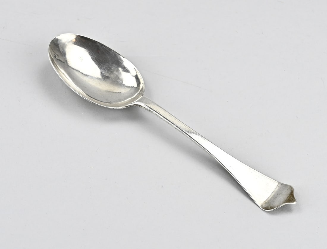 Silver spoon: Antique silver spoon, 18th century, with rat tail and engraved:WK. MT.: Hendrik Holthuis, Groningen. 20 cm. approx. 55 grams. In good condition.