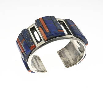 Special silver bracelet, Eveli Sabatie: Unique silver bracelet, 925/000, made by Eveli Sabati, purchase in 1972 Oraibi Arizona, wide clamp bracelet decorated with coral and lapis lazuli stones. Width 39 mm. ø 61x45mm. approx. 135 grams. In