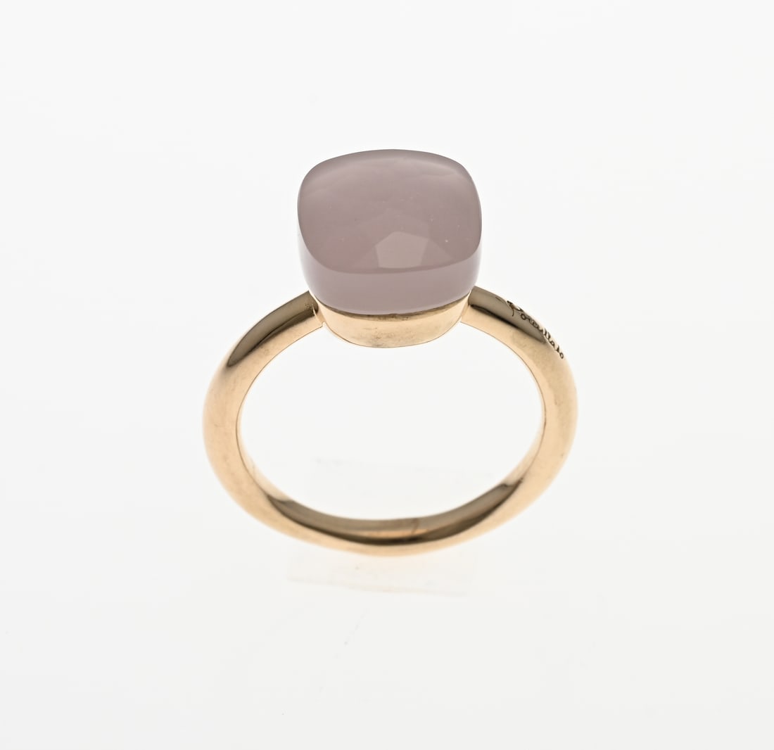 Gold ring with rose quartz: Rose gold ring, 585/000, with rose quartz. Convex ring with a cushion-shaped cut rose quartz, 11x11mm. ø 59. approx. 7.6 grams. As good as new.
