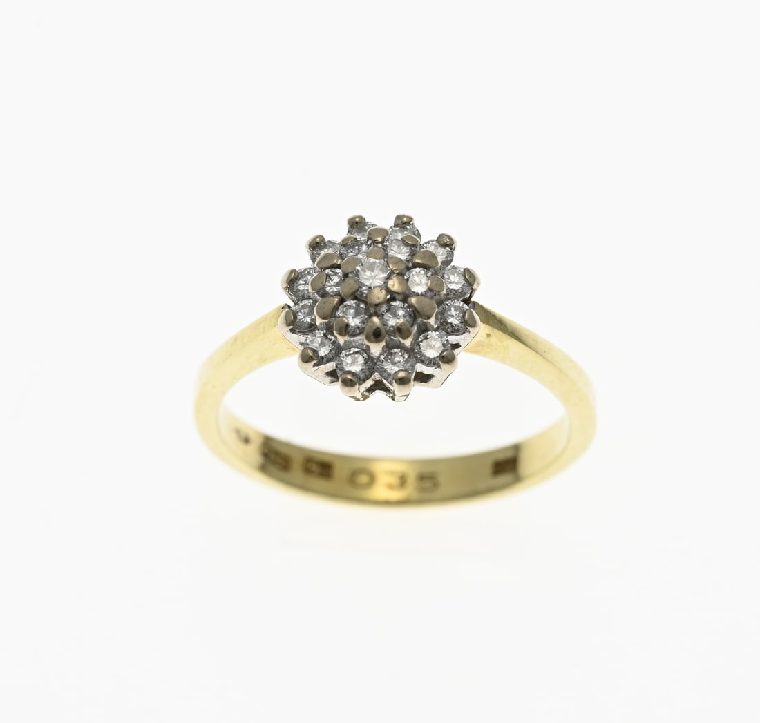 Gold rosette ring with diamond: Yellow gold rosette ring, 585/000, with diamonds. A ring with a white gold double rosette set with brilliant cut diamonds, total approx. 0.35 ct. Adolf Dam, Rotterdam. ø head 9 mm. ø 50. approx. 3