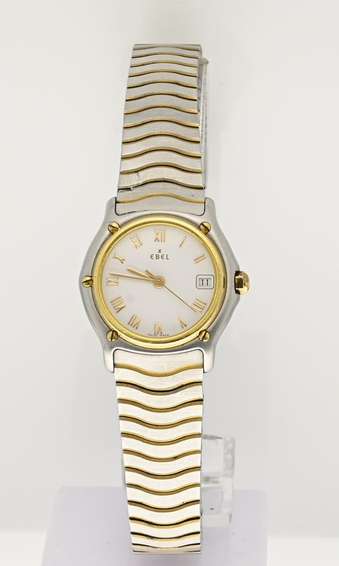 Ebel ladies watch: Ladies watch Ebel, Sport Classic, bicolour, with 18 kt gold, with a white dial and a date display. ref 52644709, E1087121. case width 27 mm. Quartz, working. Strap a bit scratched, otherwise in good