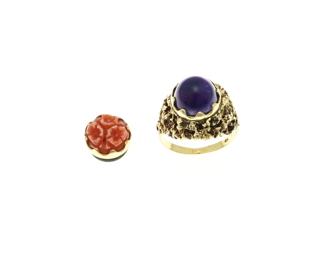 Gold interchangeable ring: Yellow gold interchangeable ring, 585/000, with amethyst and cut coral. Ring with a roughened worked convex head provided with a round element with a cabochon cut amethyst and/or a round element with