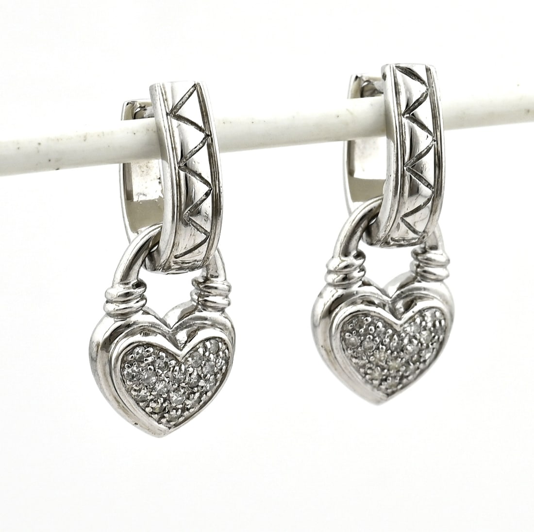 Silver earrings with heart and diamond: Silver hoop earrings with heart pendants, 925/000, set with diamonds. Oval hinged hoop earrings with a cross decoration and underneath a fixed pendant set with diamonds, total approx. 0.25 ct. total