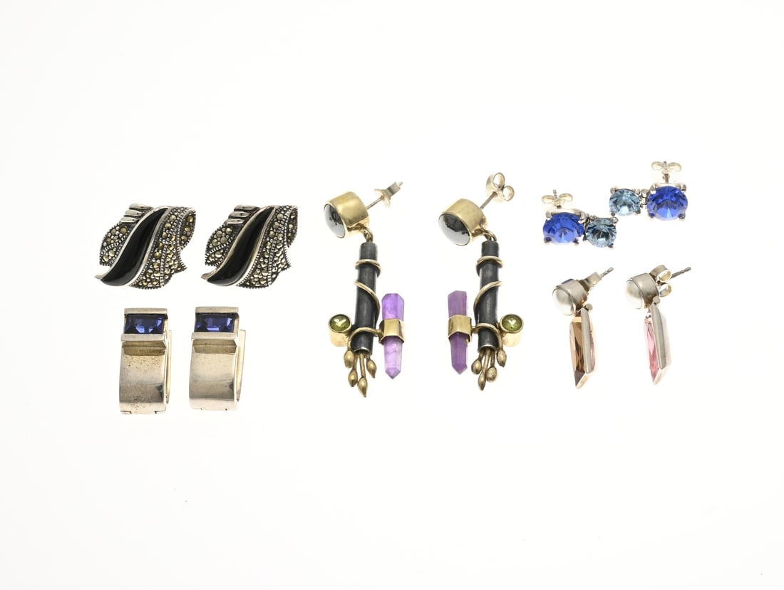 5 Pairs of silver stud earrings: Lot with five pairs of silver stud earrings, 925/000, decorated with marcasite, onyx, colored zirconias and a pair of partly gold-plated stud earrings with amethyst and hematite. 1.5-5cm. total