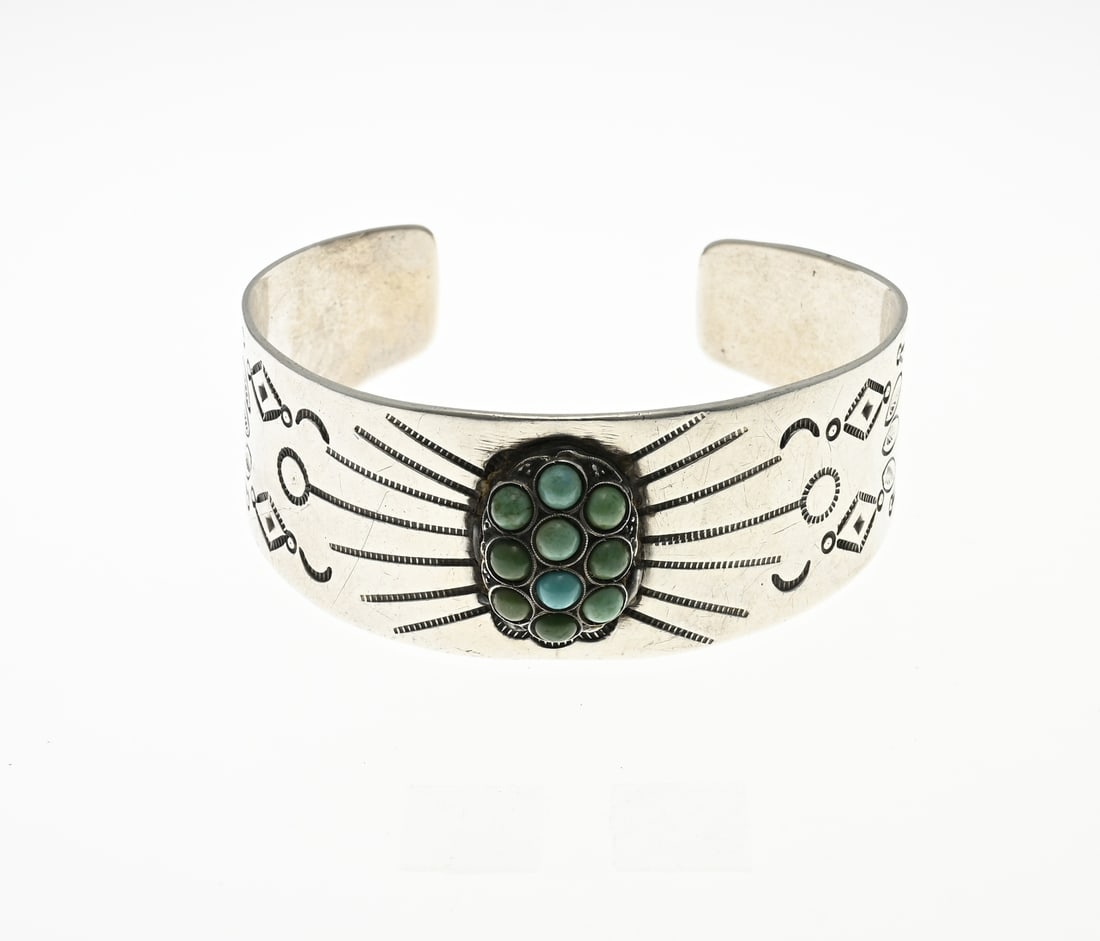 Silver clamp with turquoise: Silver clamp bracelet, 925/000, decorated with trebled work and in the middle provided with an oval rosette with turquoise stones. Width 16-25 mm. On the inside provided with engraving: Von Onkel