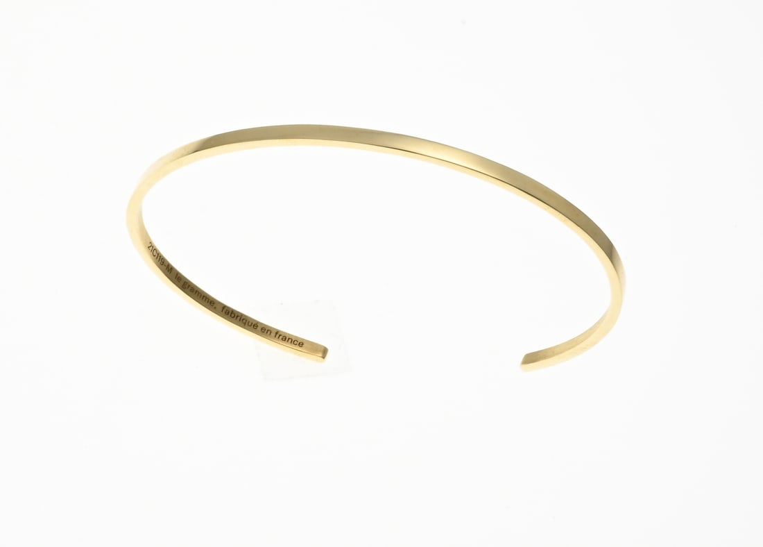 Gold bangle Le Gramme: Yellow gold bangle, 750/000, Le Gramme, rectangular wire, width 2.3 mm. Marked: 21C119-M le gramme, fabrique en France. 62x41mm. approx. 7 grams. In very good condition. New price € 2750,-