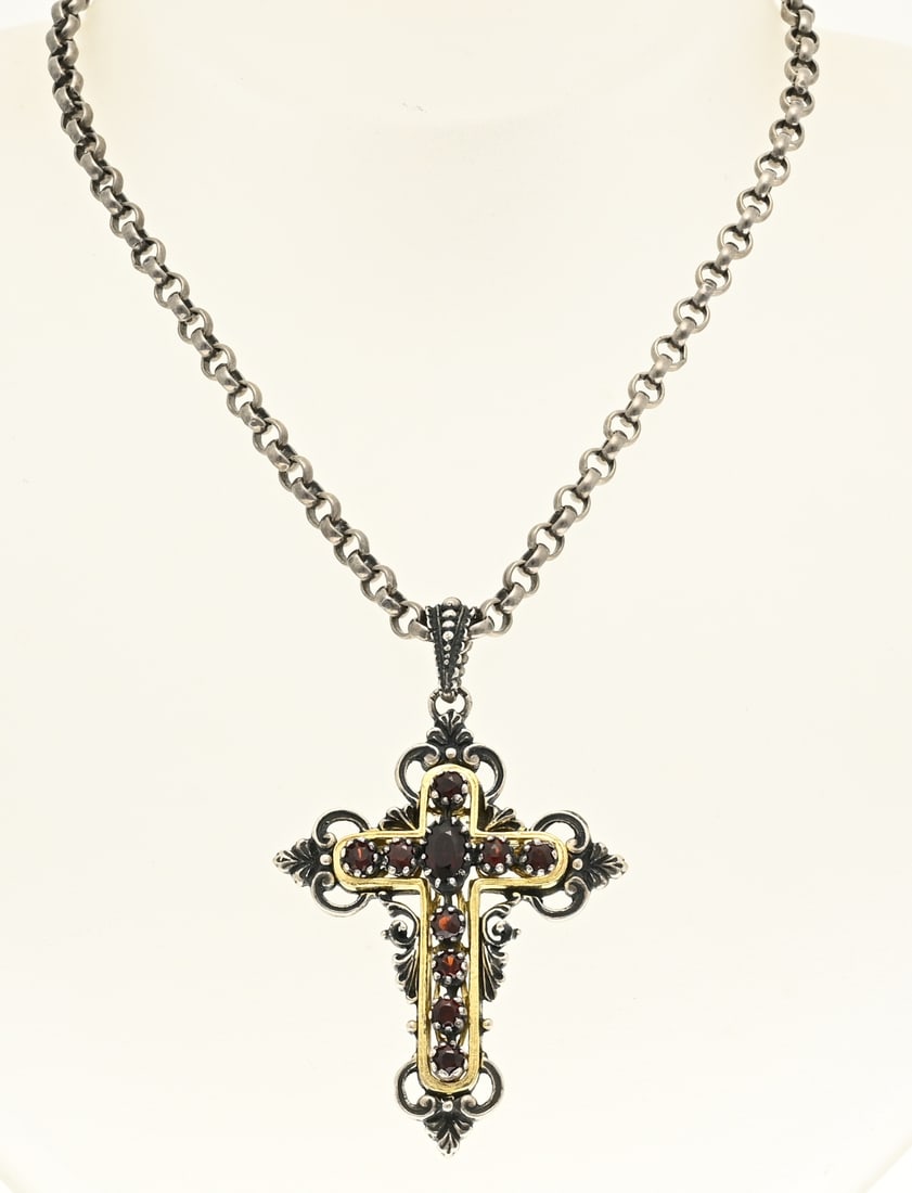 Silver necklace with pendant, cross garnet: Silver necklace and pendant in cross shape with gilding and garnet stones. Jasseron necklace with a pendant in cross shape with volutes and a gilded border with 10 garnet stones. Size pendant 6x3.6cm.