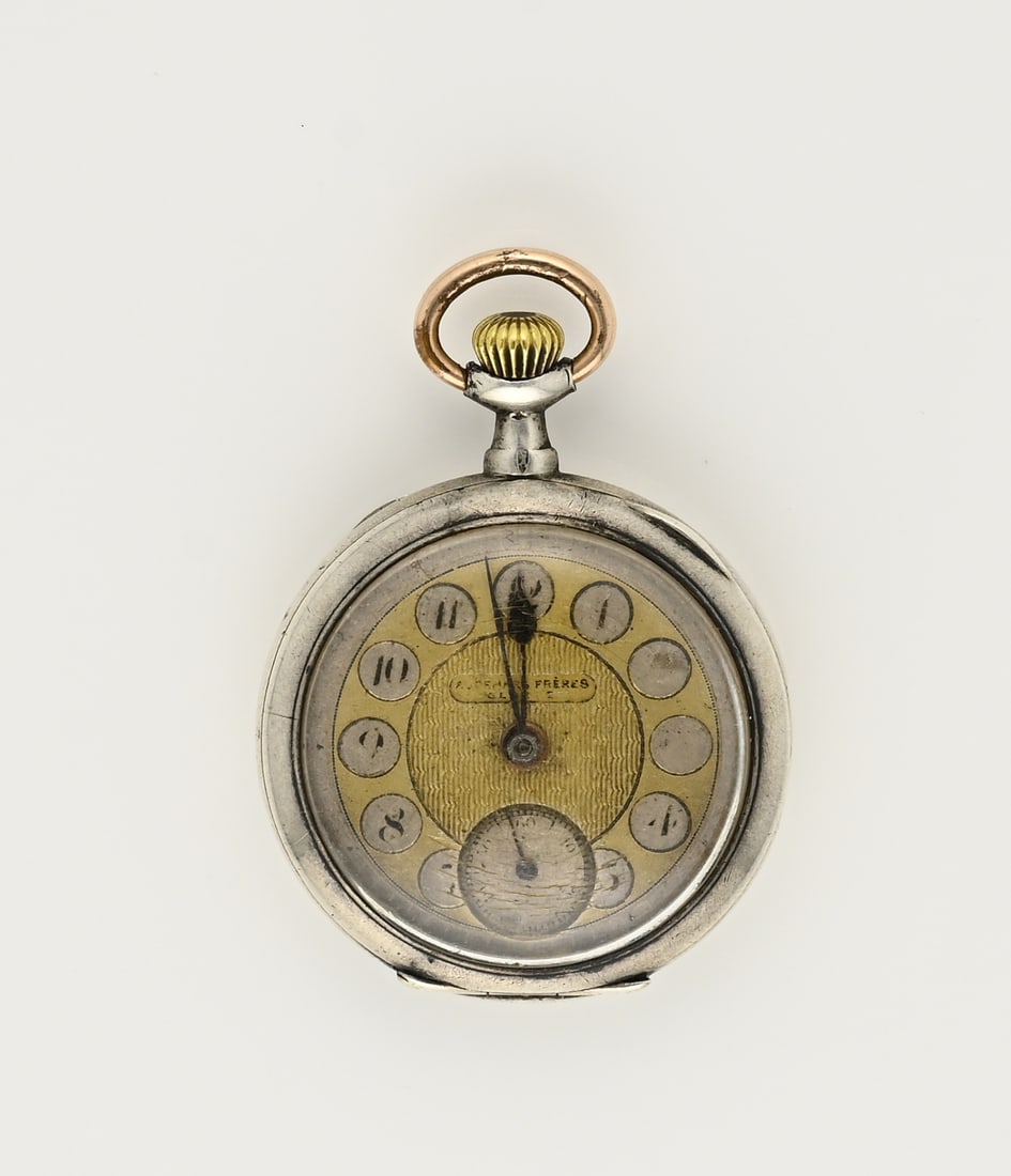 Ladies pocket watch, Audemans freres, Geneva: Silver ladies pocket watch, Audemans freres,Geneve, 875/000, with a gold-coloured dial with an off-centre second hand, dial somewhat worn. ø 32 mm. Mechanical. In reasonably good condition.