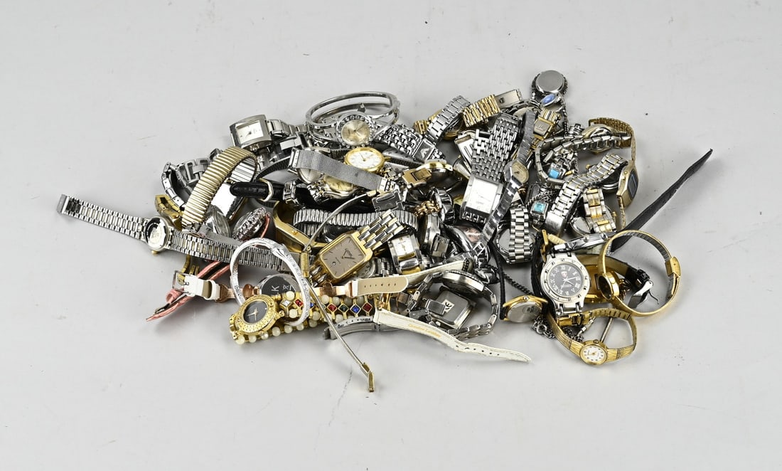 Lot of ladies watches: Large lot of women's watches including Dugena, Piere Cardin, Citizen, Seiko, Prisma, Fossil, Orient. Partly quartz and mechanical.