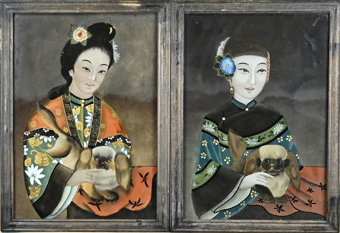 2x Behind-glass-painting: Two old Chinese behind-glass paintings. 20th century. Women portraits. Dimensions: H 50 x W 35 cm. In good condition.