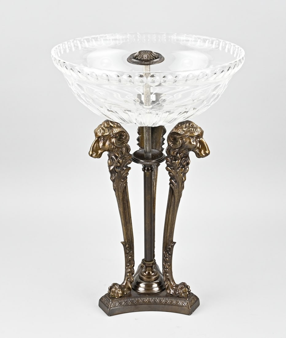 Crystal flask with bronze base Ø 32 cm.: Crystal glass tazza on bronze base. Wedding. Second half 20th century. Dimensions: 47 x Ø 32 cm. In reasonable/good condition.