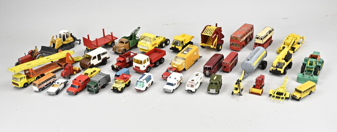 Lot Dinkey Toys etc.: Lot Dinky Toys. Siku, Tonka, Matchbox. Second half 20th century. Played with. Size: 6 - 12 cm. In reasonable/good condition.