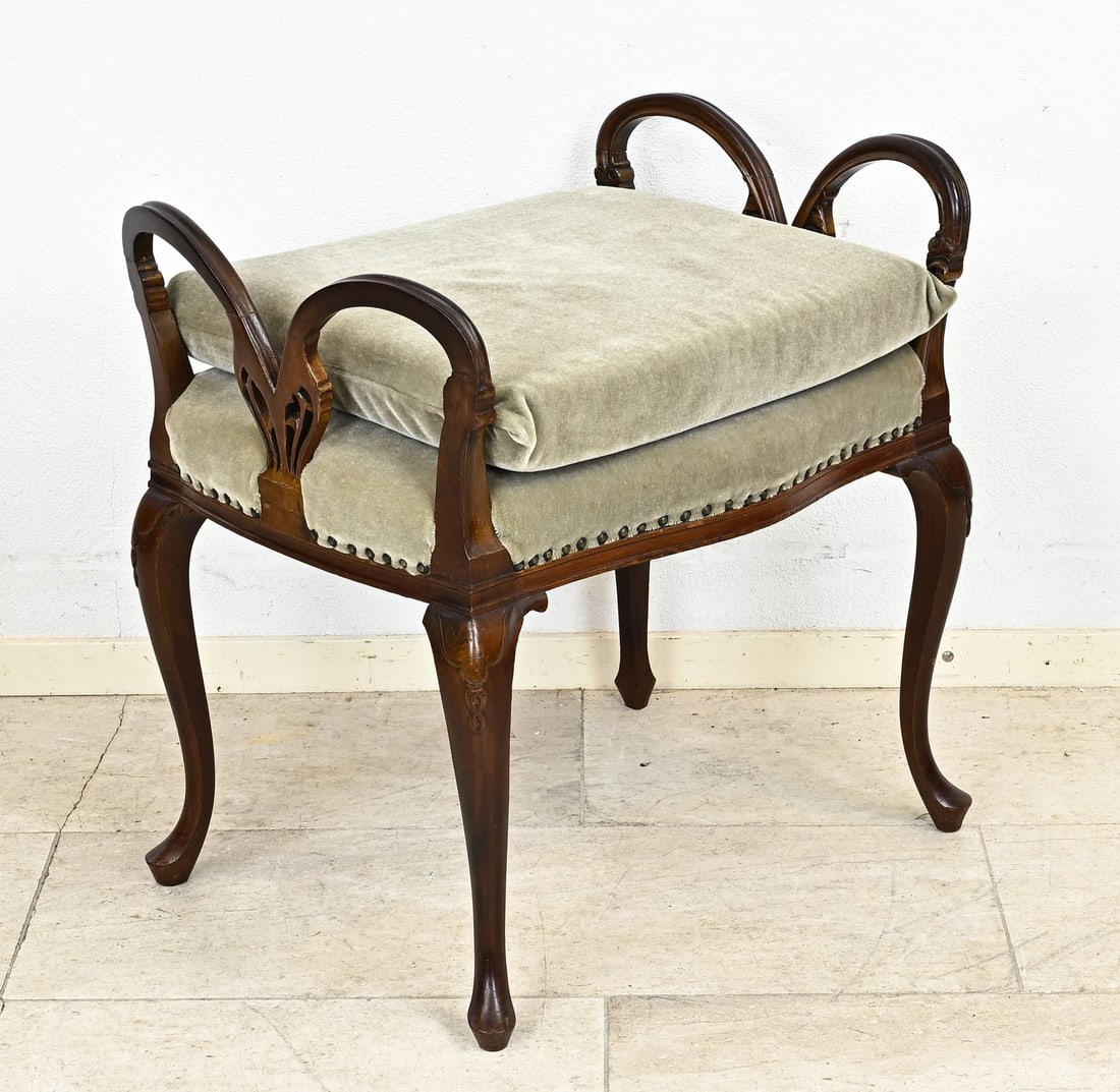 Piano stool: Antique English piano stool. Dimensions: 16 x 47 x 57 cm. In good condition.