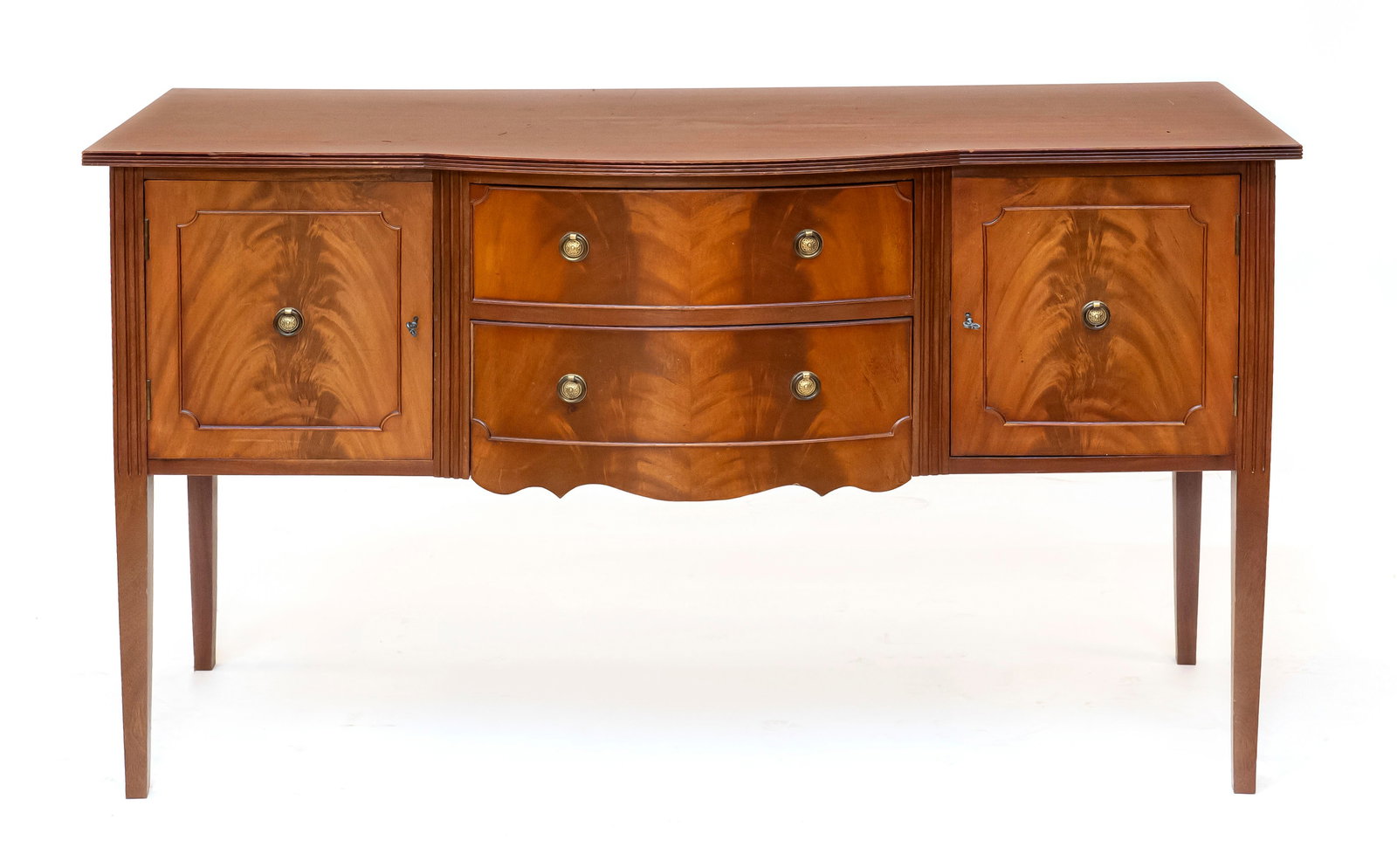 English sideboard mahogany.: Antique English mahogany sideboard. With original fittings + keys. Circa 1920. Dimensions: 86 x 145 x 55 cm. In good condition.