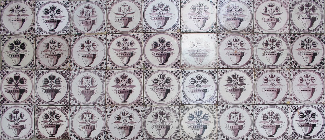 Lot flower pot tiles (manganese) (36 pcs.): 36 Pieces 19th century Dutch manganese flower pot tiles. Size: 13 x 13 cm. In reasonable/good condition.