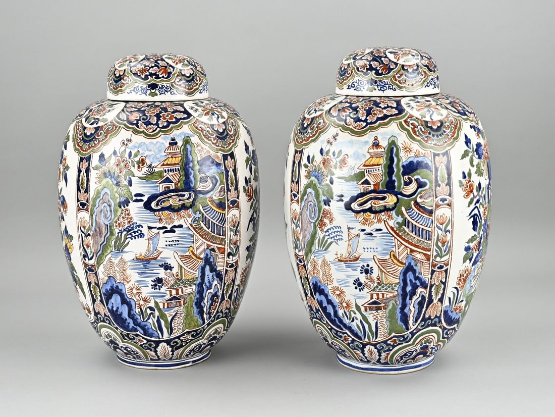 Set of lidded jars (Delft), H 37 cm.: Two antique Delft polychrome faience covered vases with chinoiserie/floral decoration. With bottom mark. Dimensions: H 37 cm. In good condition.