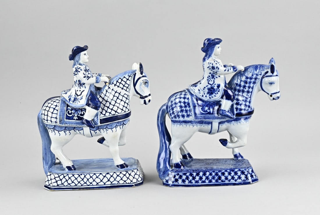 2x Delft horse with rider (1 of 3)