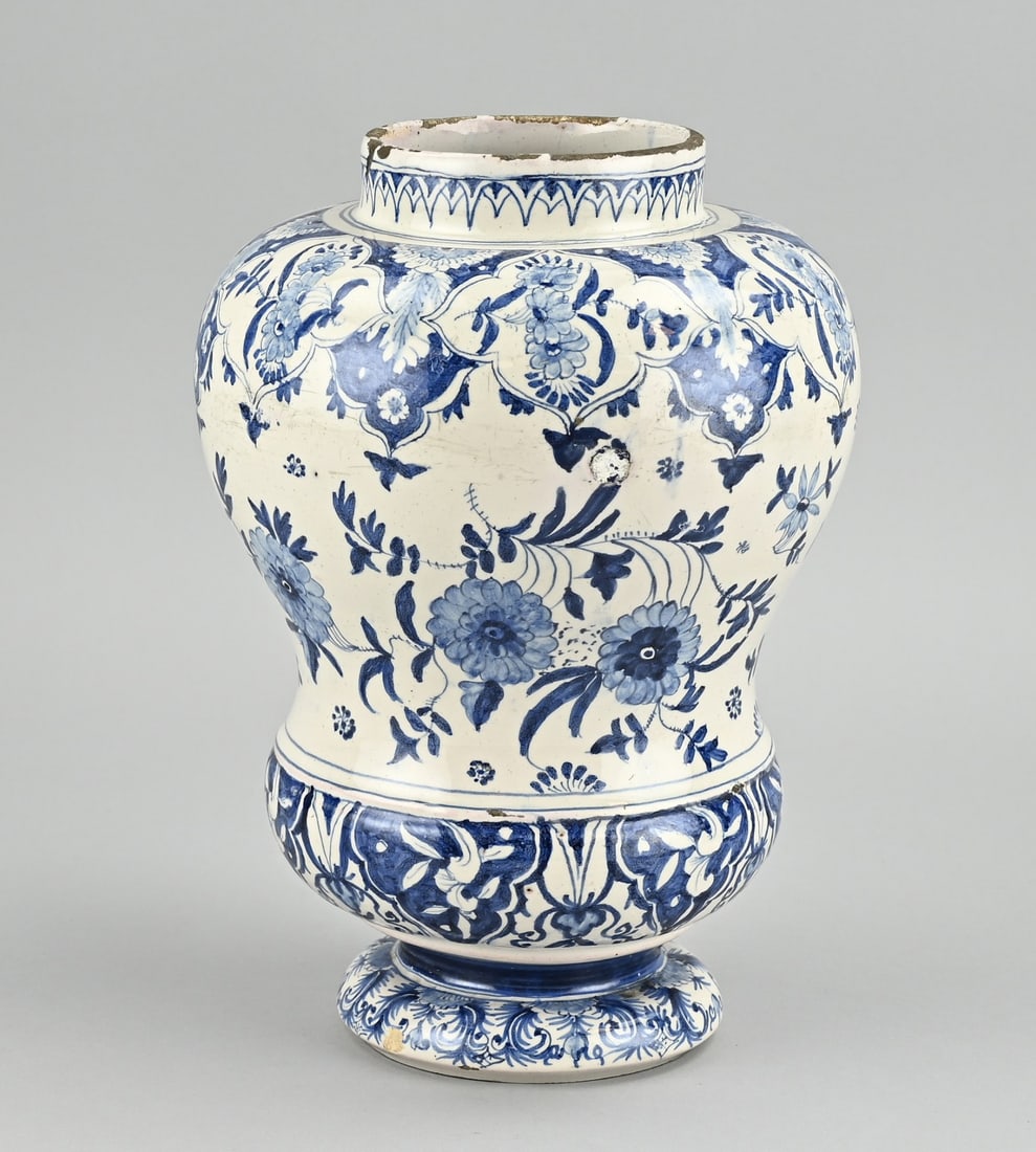 Delft vase, H 26 cm.: Early 19th century Delft faience vase with floral decoration. With bottom mark. Dimensions: H 26 cm. In good condition.