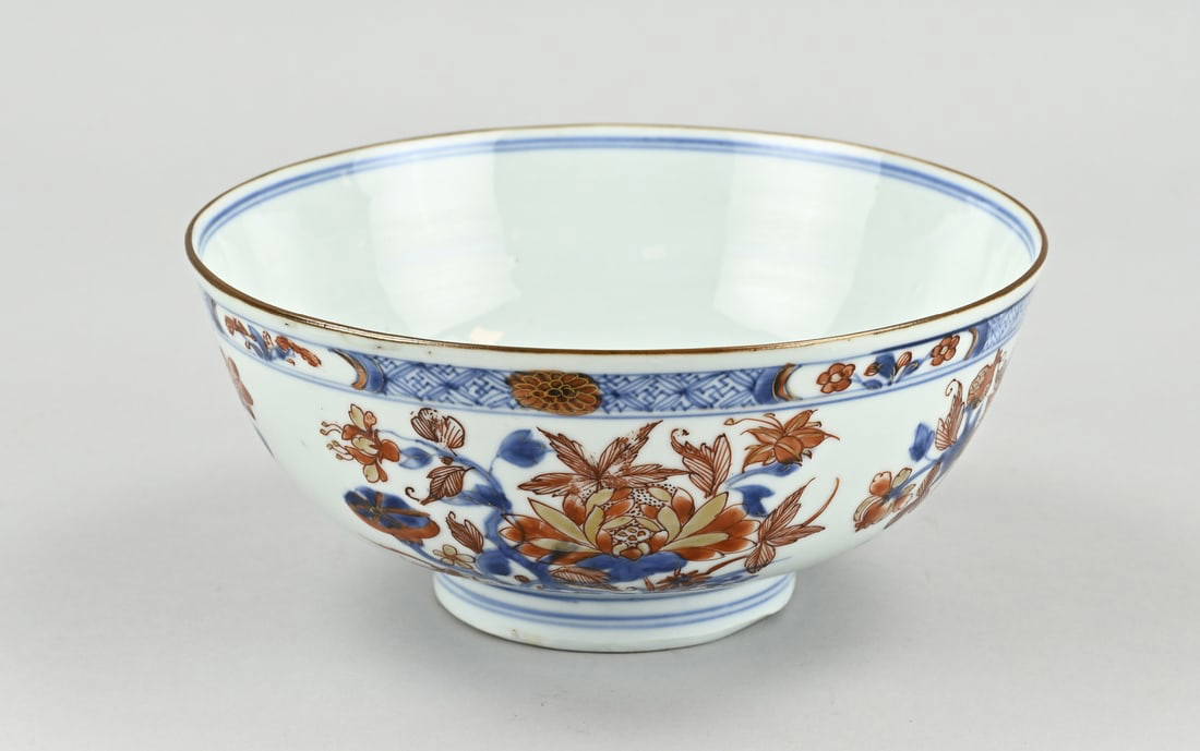 Chinese Imari bowl Ø 19 cm.