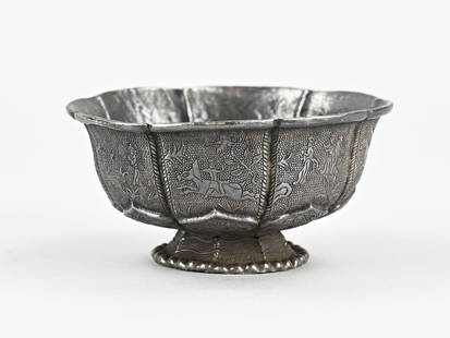 Chinese silver incense burner Ø 10.5 cm.: Antique Chinese silver incense burner with all-round decoration of figures and horses. 19th century. Dimensions: H 5.3 x Ø 10.5 cm. In good condition.
