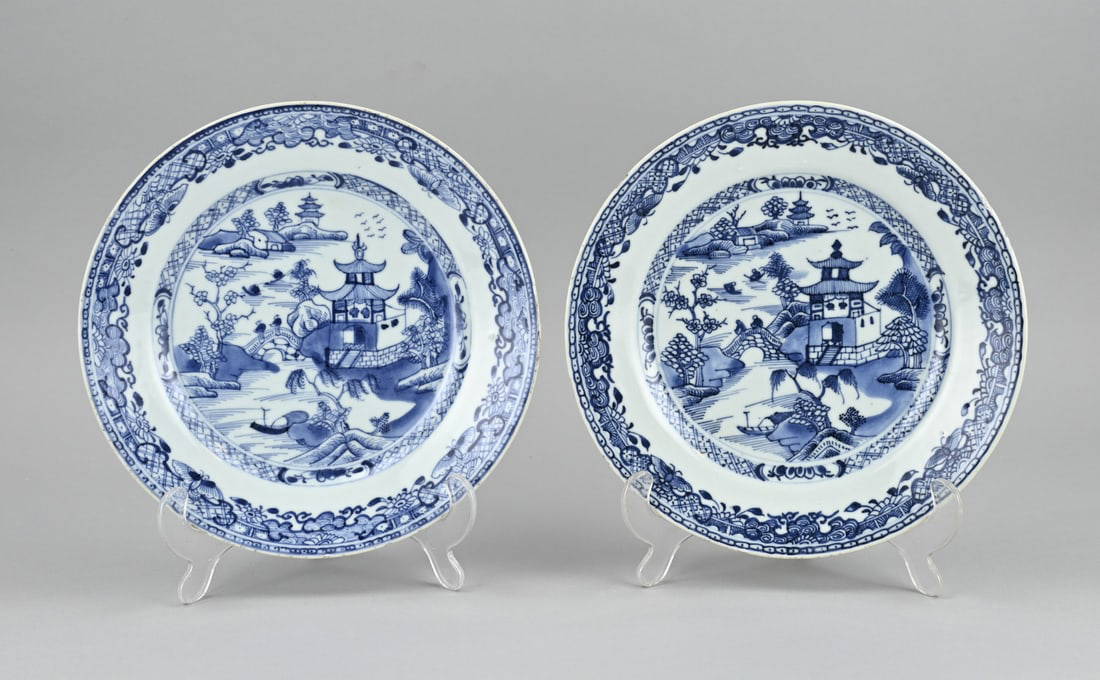 2x Chinese Cheng Lung plate Ø 23.5 cm.