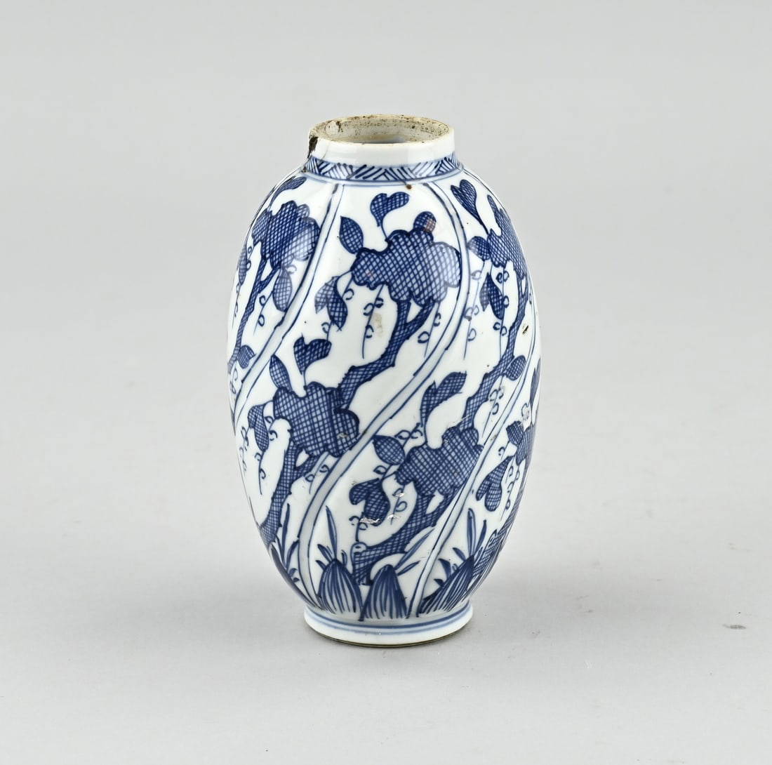 Chinese vase, H 12.5 cm.