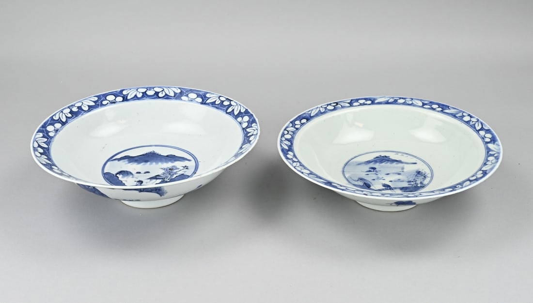 2x Chinese bowl Ø 24 cm.