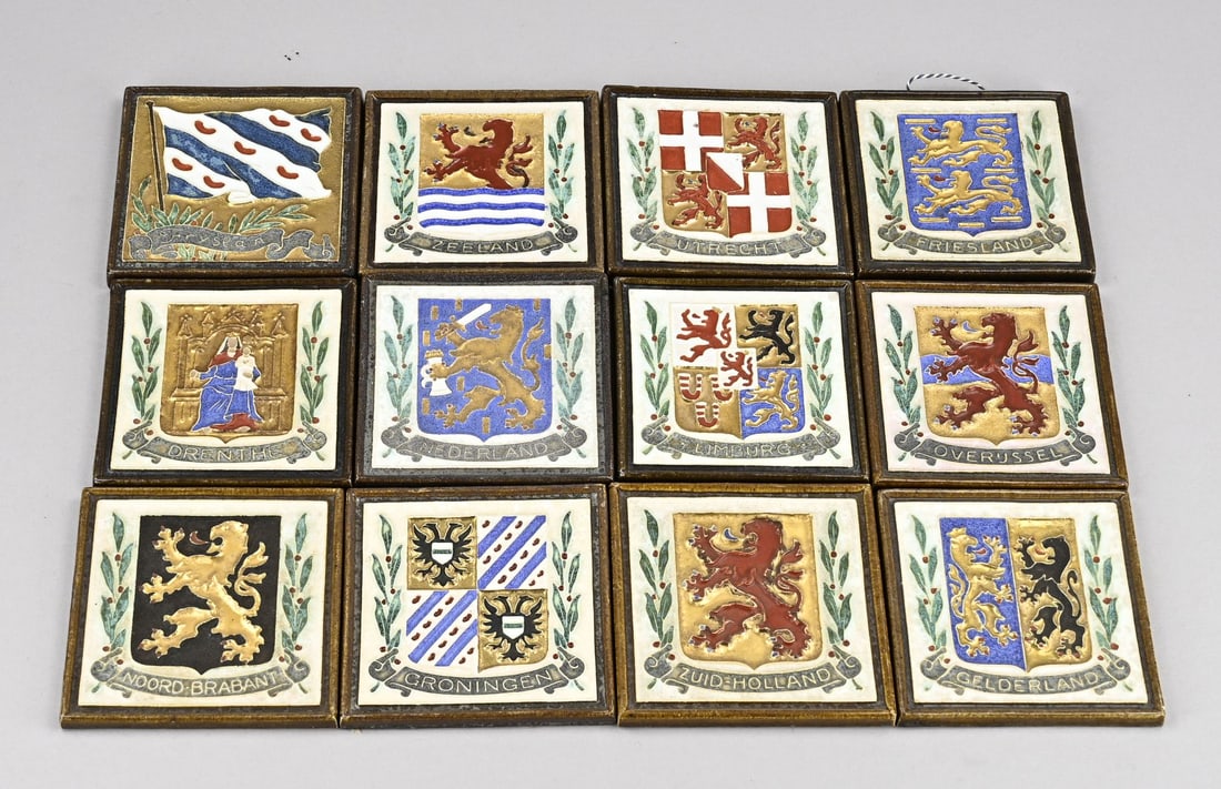 Lot of tiles (12 pcs.): Lot of twelve Delft Porceleyne Fles polychrome wall tiles. Dutch scenes. First half of the 20th century. Dimensions: 12 x 12 cm. In good condition.