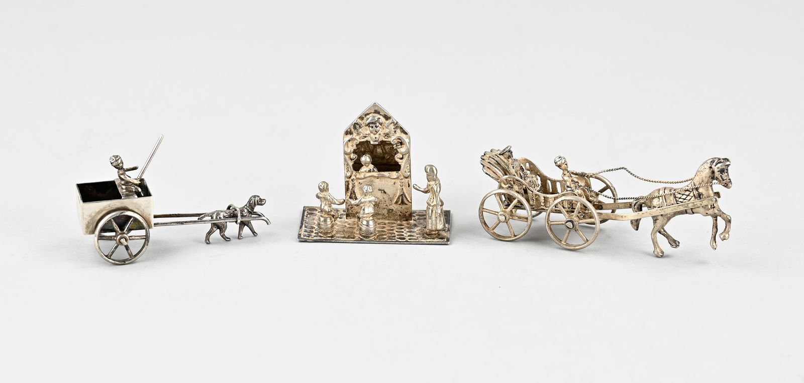 3 Silver miniatures: Three silver miniatures, 835/000, a miniature with a puppet show and figures, 5x3x4cm, a cart with a dog, 7x2.5x4cm, and a carriage with a horse and two figures, 8.5x2.5x4cm. Mt.: Niekerk, Schoonhoven