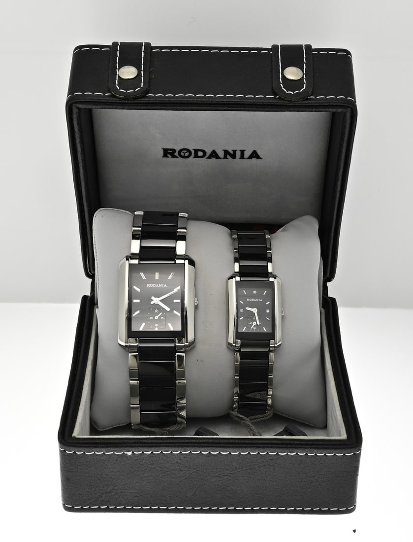2 Rodania watches: Two Rodania watches, large and small, in steel with ceramic. Rectangular case with a black dial featuring an off-center second hand. With sapphire crystal. New. In one box. Retail price €349 each