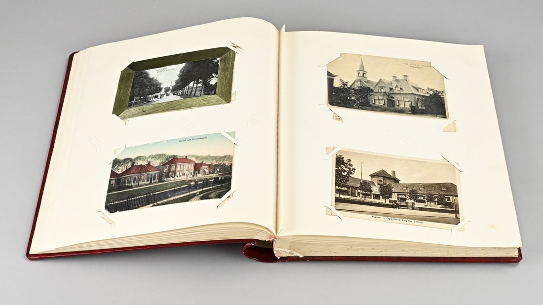 Album with postcards (approx. 120 pcs.): Album containing approximately 120 Dutch postcards. 20th century. Dimensions: 31 x 26 x 5 cm. In fair to good condition.