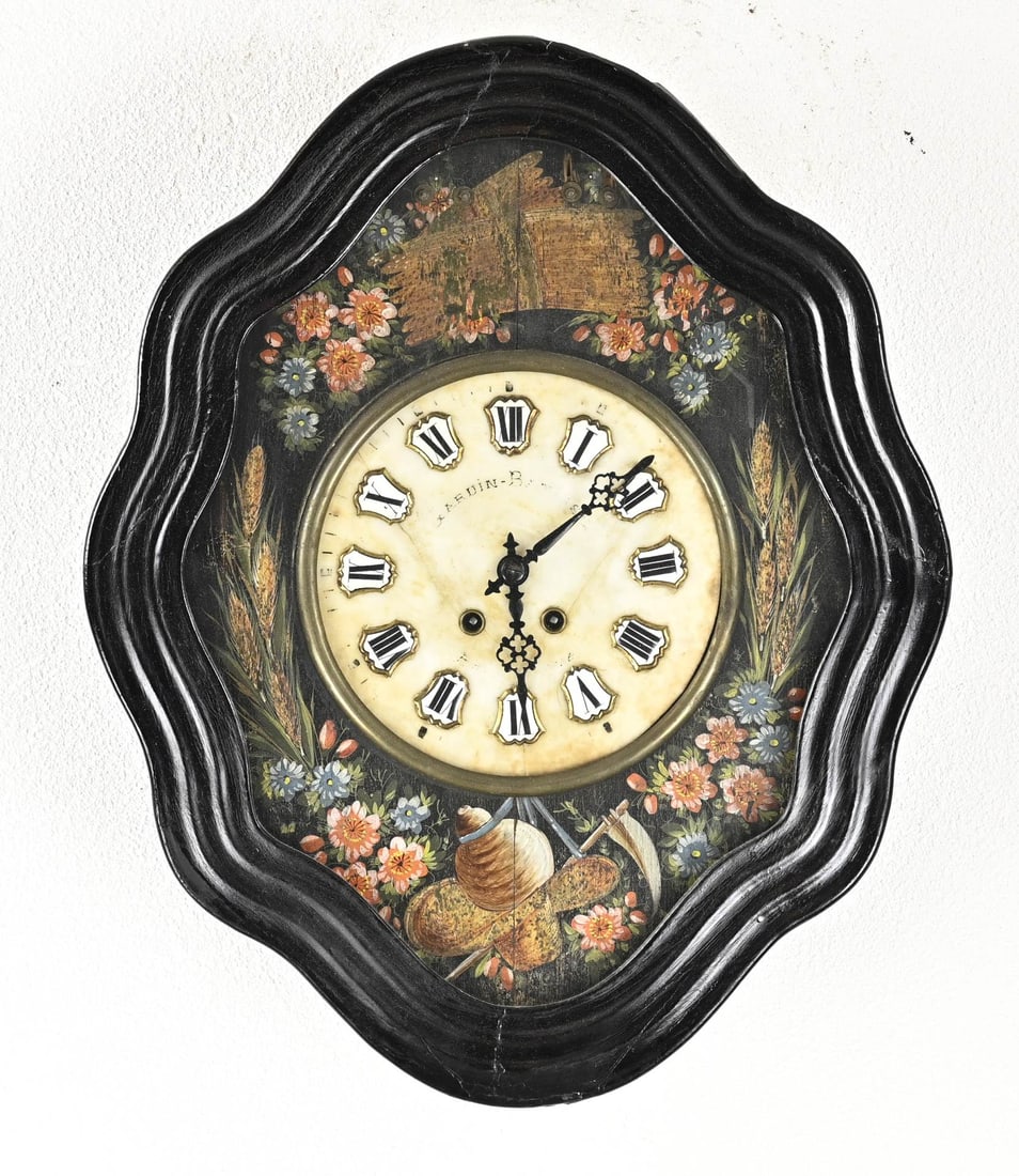 French clock (cow's eye): 19th-century French oeil de boeuf wall clock (cow's eye) with floral painting and enamel cartouches. Eight-day movement, half-hourly striking. Dimensions: 62 cm. In good condition.