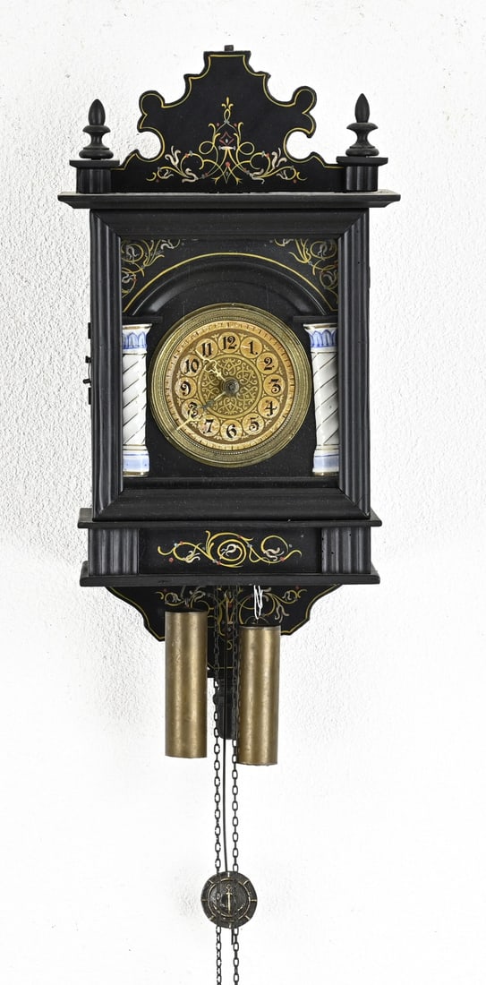 Black Forest Bismarck wall clock, 1870: Antique German Black Forest Bismarck wall clock. Circa 1870. Size: 54 cm. In good condition.