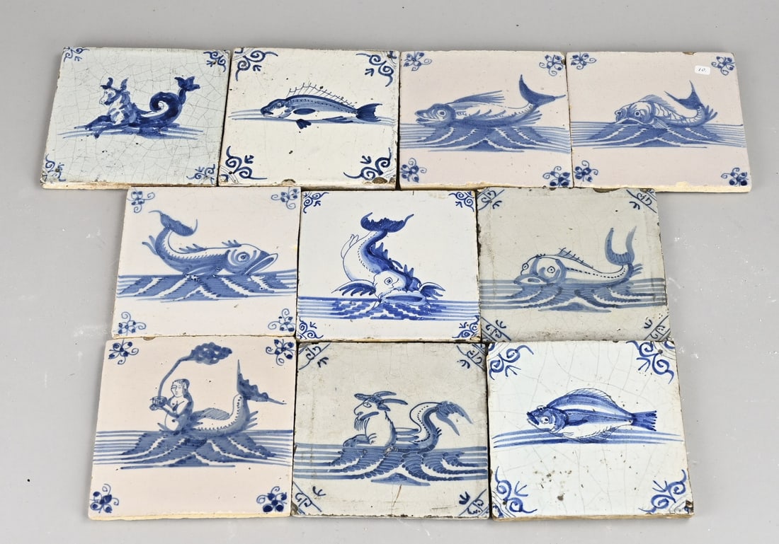 Lot of tiles (10x): Lot of ten 18th-century Dutch faience tiles decorated with various sea monsters. Dimensions: 13 x 13 cm. In good condition.