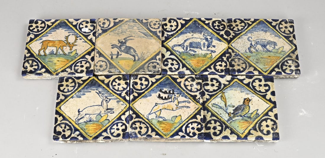 Lot of tiles (7x): Lot of seven 17th-century polychrome Renaissance faience tiles. Various animal decorations. Restorations. Dimensions: 13.5-14 cm. In good condition.