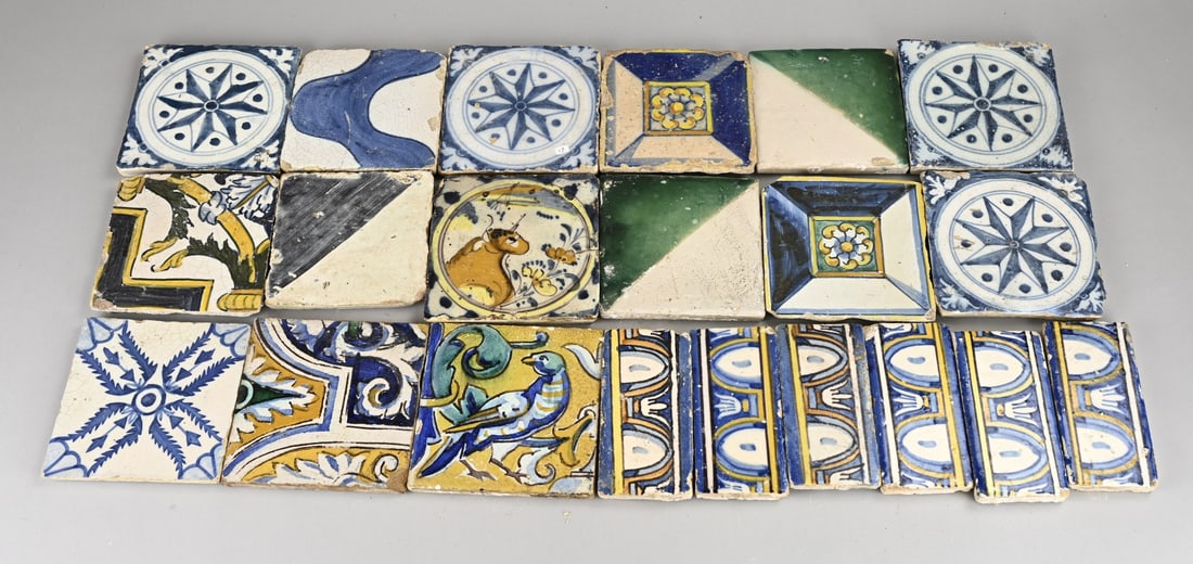 Lot of tiles (21x): Lot of 21 partially polychrome faience thick wall tiles. Europe. 17th-18th century. Dimensions: 7-14 cm. In good condition.
